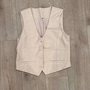 Vuori Women's Tan/Cream Button-Up Vest